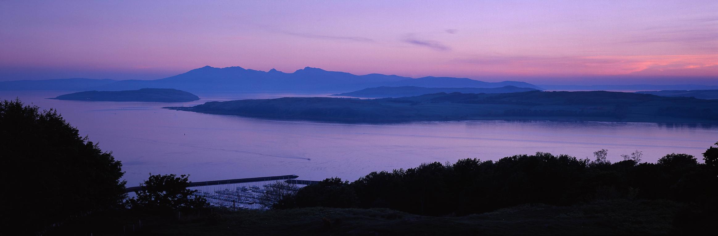 Islands of Little and Great Cumbrae (Credit: VisitScotland/ Paul Tomkins)