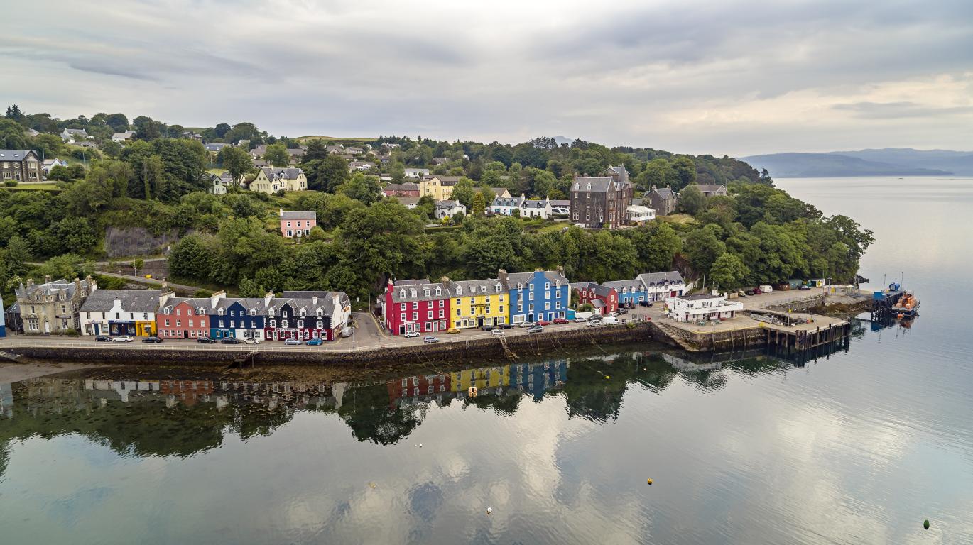 The iconic Tobermory harbour colourful houses, Mull. (Credit: VisitScotland/ John Duncan)