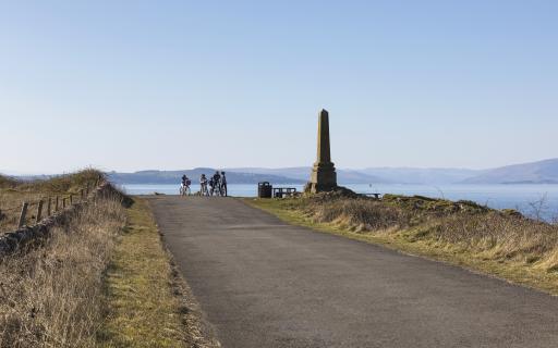 Tomont End Monument